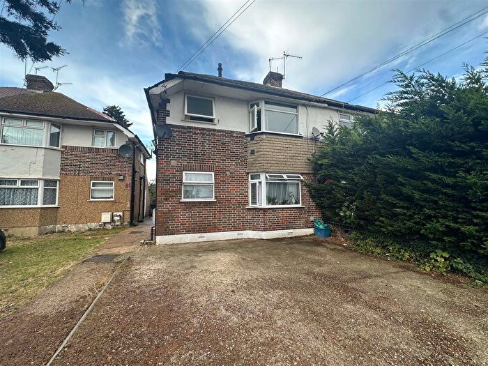 2 Bedroom Maisonette For Sale In Elmcroft Close, Bedfont, TW14