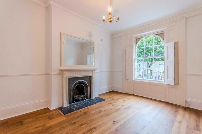 2 Bedroom Flat To Rent In River Street, Islington, London, EC1R