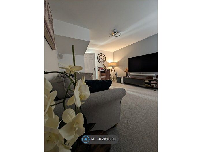 3 Bedroom Semi-Detached House To Rent In Taylor Avenue, Cottingham, HU16