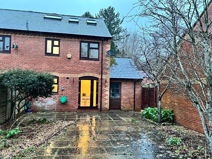 5 Bedroom Semi-Detached House To Rent In Park Gardens, Basingstoke, Hampshire, RG21