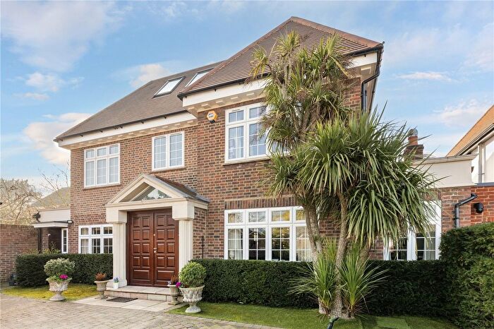 5 Bedroom Detached House For Sale In St. Margarets Crescent, London, SW15