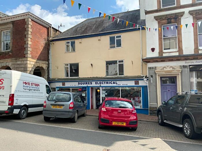 2 Bedroom Maisonette To Rent In Cornmarket Street, Torrington, EX38