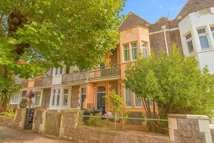 2 Bedroom Flat For Sale In Severn Avenue, South Ward, BS23