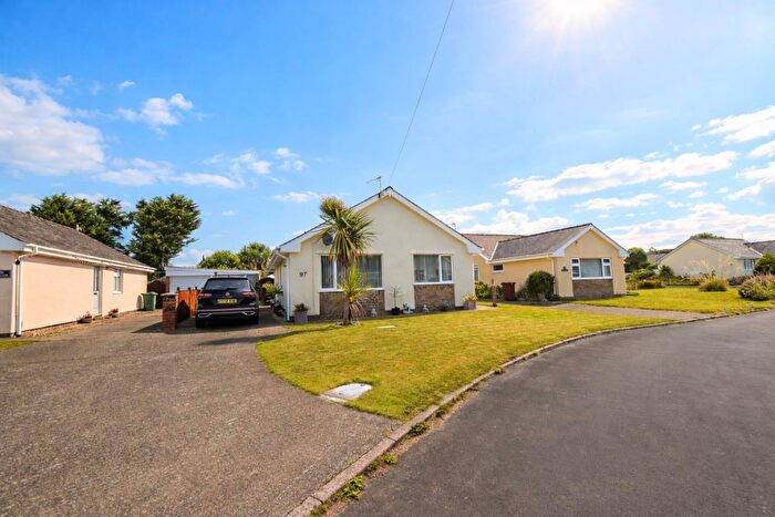 3 Bedroom Detached House For Sale In Cefn Y Gader, Morfa Bychan, LL49