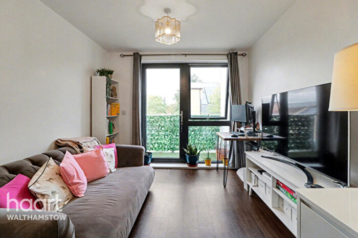 1 Bedroom Apartment For Sale In Hillyfield, Walthamstow, E17