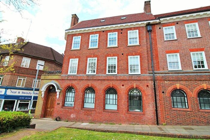 3 Bedroom Flat To Rent In Old Bank House, Salisbury Square, Hatfield, AL9
