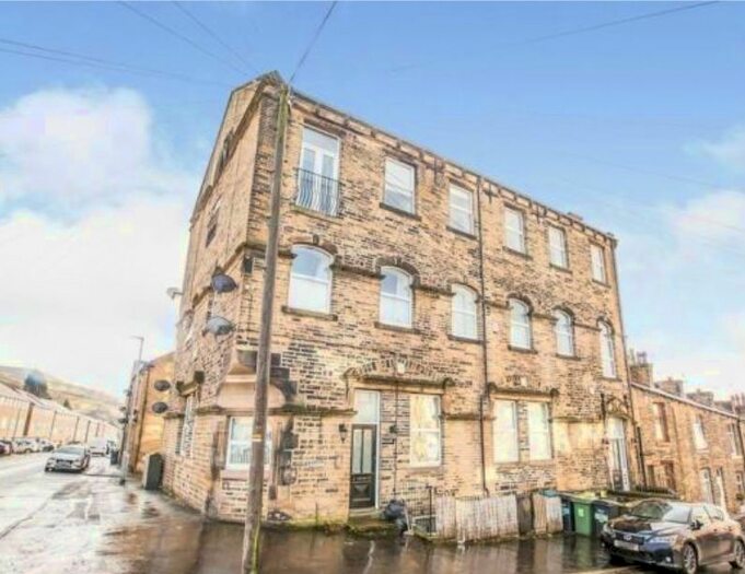 2 Bedroom Flat To Rent In Browning Avenue, Halifax, HX3