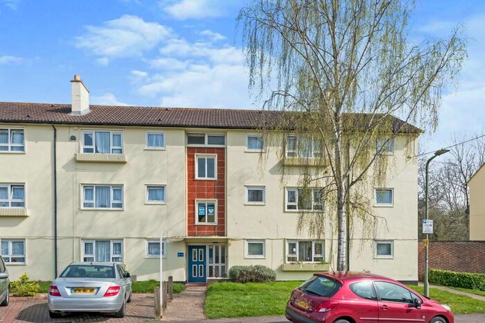 2 Bedroom Flat To Rent In Chillingworth Crescent, Headington, Oxford, OX3