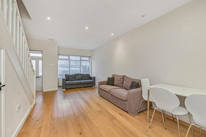 2 Bedroom Mews For Sale In Red Lion Row, Camberwell Road, London, SE17