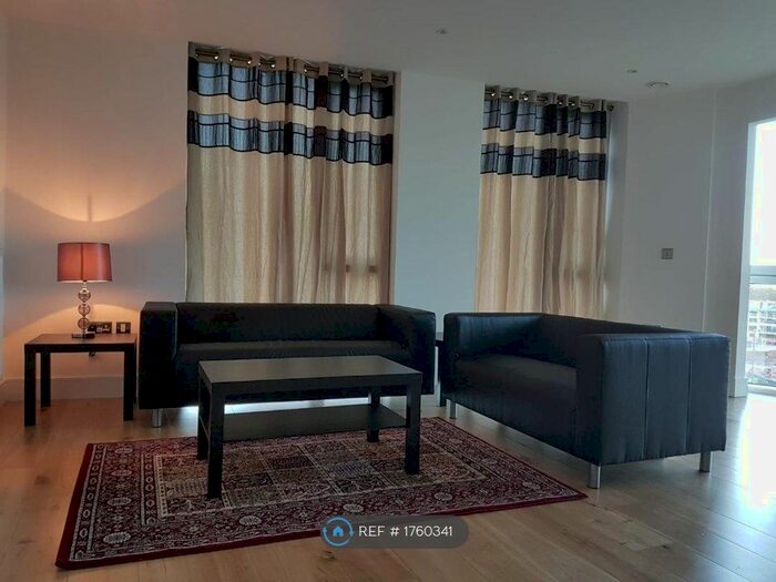 3 Bedroom Flat To Rent In High Street, London, E15