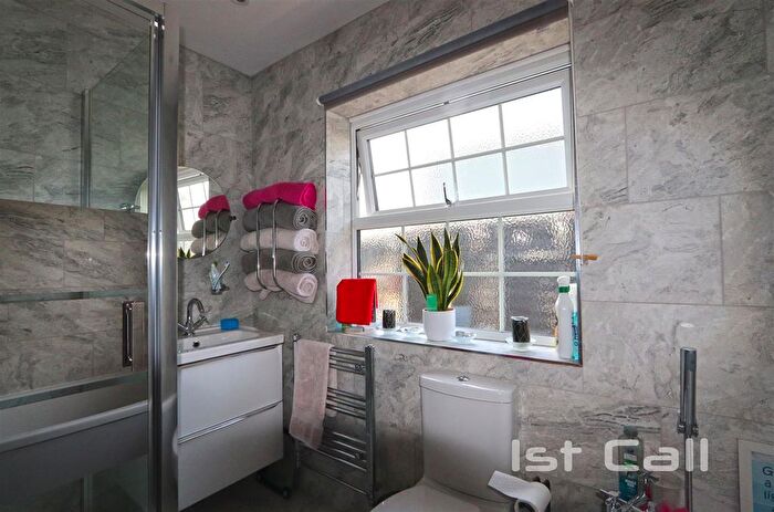 2 Bedroom Detached Bungalow For Sale In Goldsworthy Drive, Great Wakering, Southend-On-Sea, SS3