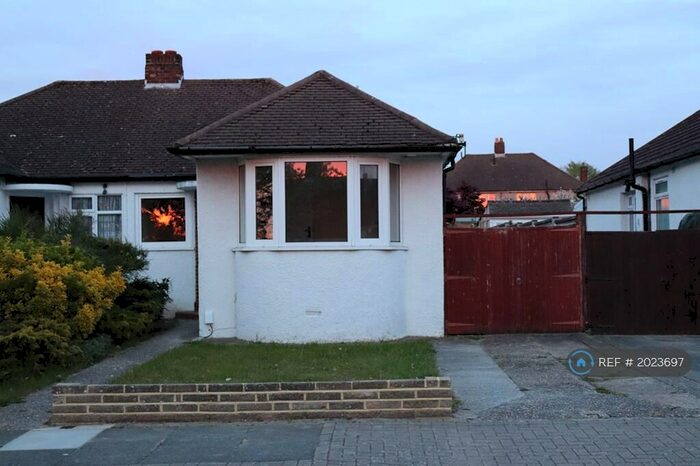 3 Bedroom Bungalow To Rent In Andover Road, Orpington, BR6