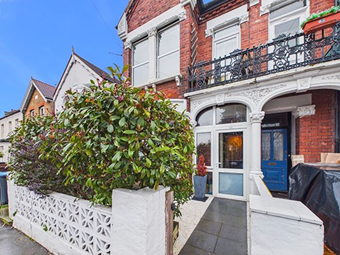 2 Bedroom Flat For Sale In Harrington Road, South Norwood, Croydon, London, SE25