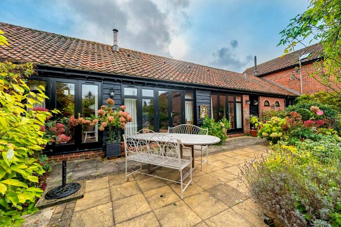 3 Bedroom Barn Conversion For Sale In The Street, Great Saling, Braintree, CM7