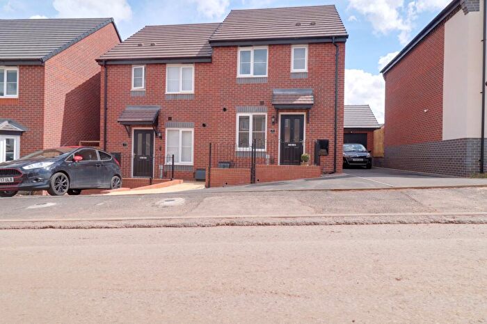 3 Bedroom Semi-Detached House To Rent In Hylton Road, Stafford, ST16