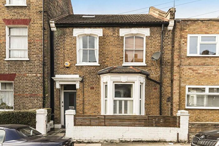 2 Bedroom Flat To Rent In Goldsmith Road, London, W3