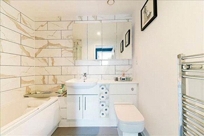 2 Bedroom Flat For Sale In Cork House, London, SW19