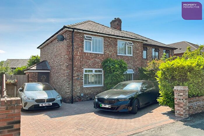 4 Bedroom Semi-Detached House For Sale In Oak Street, WA3