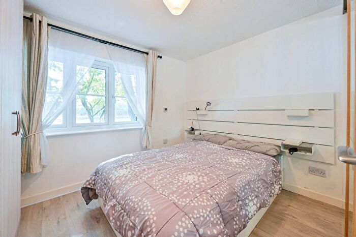 2 Bedroom Flat To Rent In Brunswick Quay, Rotherhithe, London, SE16