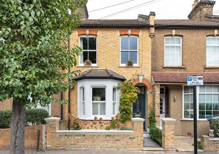 2 Bedroom House For Sale In Cheneys Road, Leytonstone, E11
