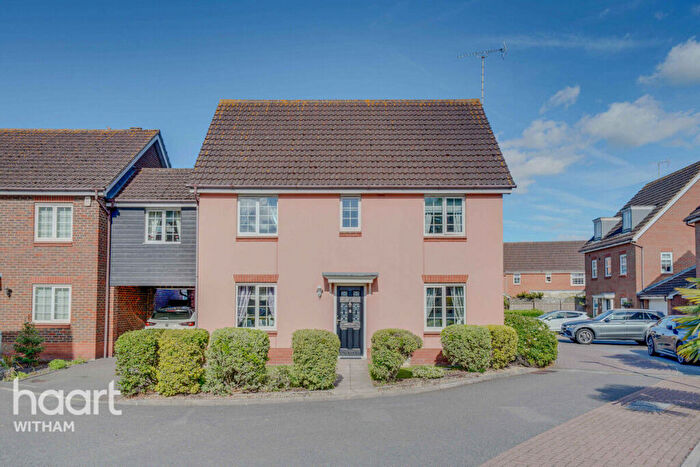 5 Bedroom Link Detached House For Sale In Samian Close, Heybridge, CM9