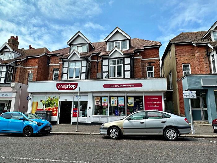 2 Bedroom Flat For Sale In Sea Road, Bexhill-On-Sea, TN40