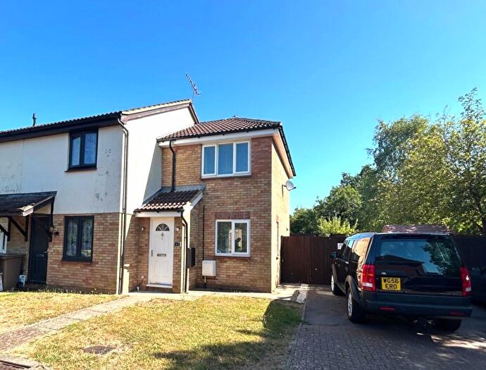 1 Bedroom Terraced House To Rent In Elveden Close, Bushmead, Luton, LU2