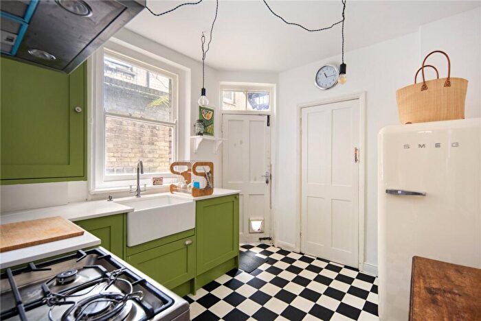 2 Bedroom Flat For Sale In Cavell Street, London, E1