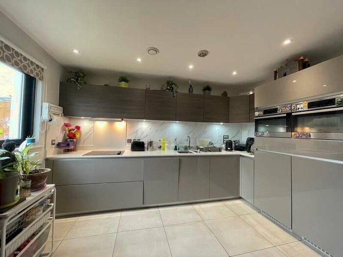 2 Bedroom Ground Flat To Rent In Williams Way, Wembley, HA0