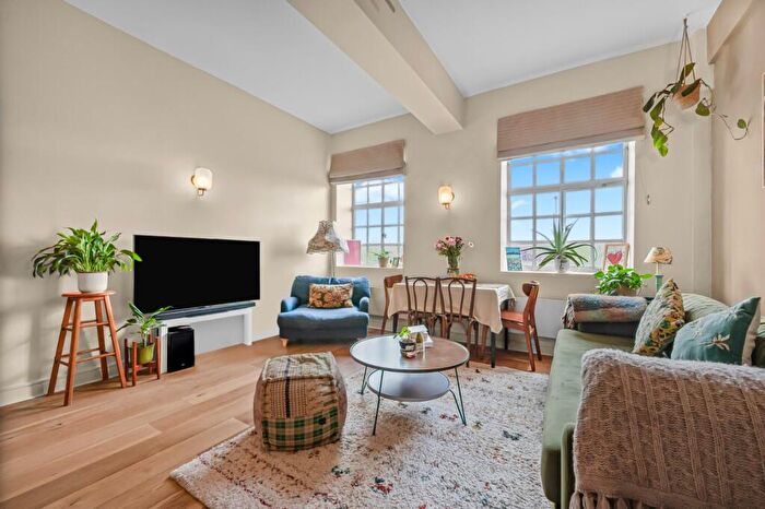 1 Bedroom Flat For Sale In The Beaux Arts Building, Manor Gardens, N7