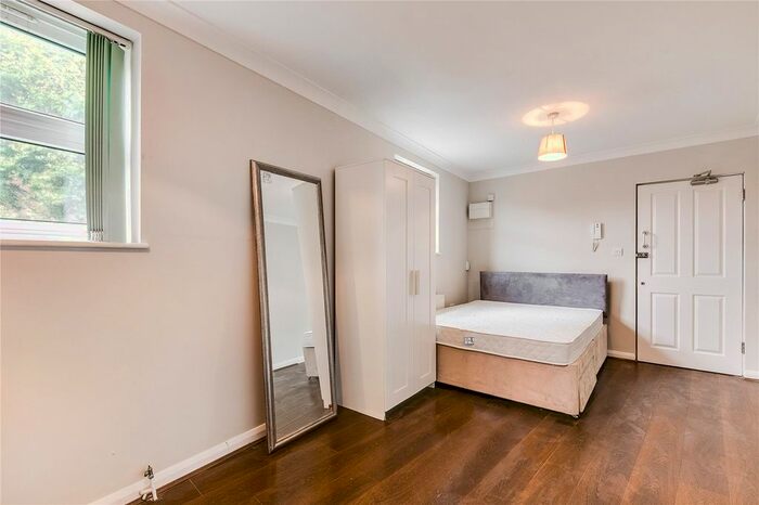 Studio To Rent In Salusbury Road, London, NW6