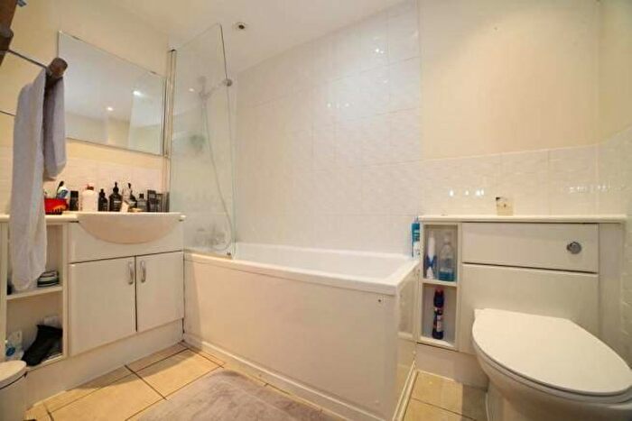 1 Bedroom Flat To Rent In Kennington Park Road, London, SE11