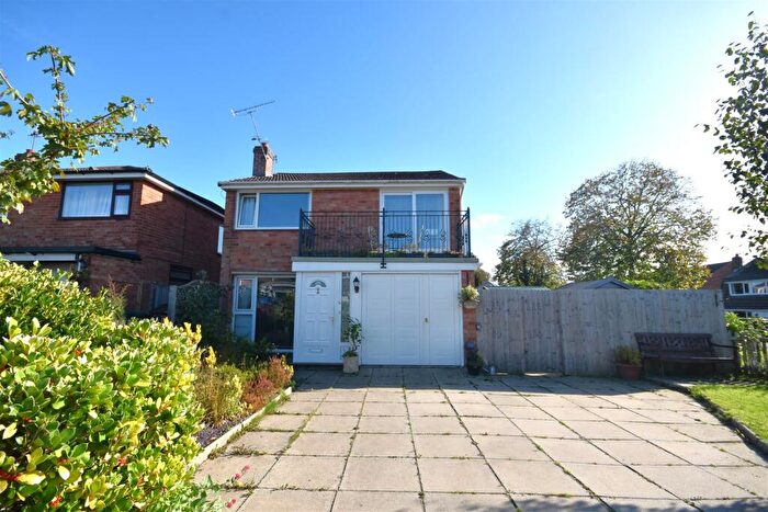 3 Bedroom Detached House For Sale In Arden Drive, Neston, CH64