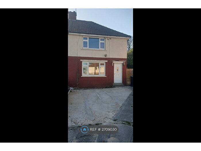 3 Bedroom Semi Detached House To Rent In Lambourne Avenue, Bradford, BD10