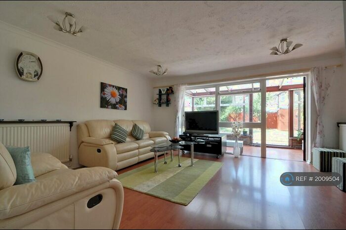 4 Bedroom Semi-Detached House To Rent In Powster Road, Bromley, BR1