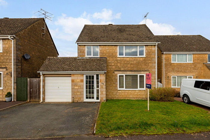 3 Bedroom Detached House For Sale In Alexander Drive, Cirencester, GL7