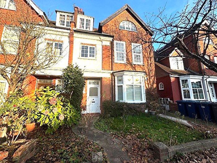 2 Bedroom Flat To Rent In Templars Avenue, Golders Green, NW11