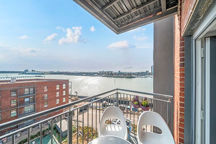 3 Bedroom Flat For Sale In Denyer Walk, Southampton, SO19