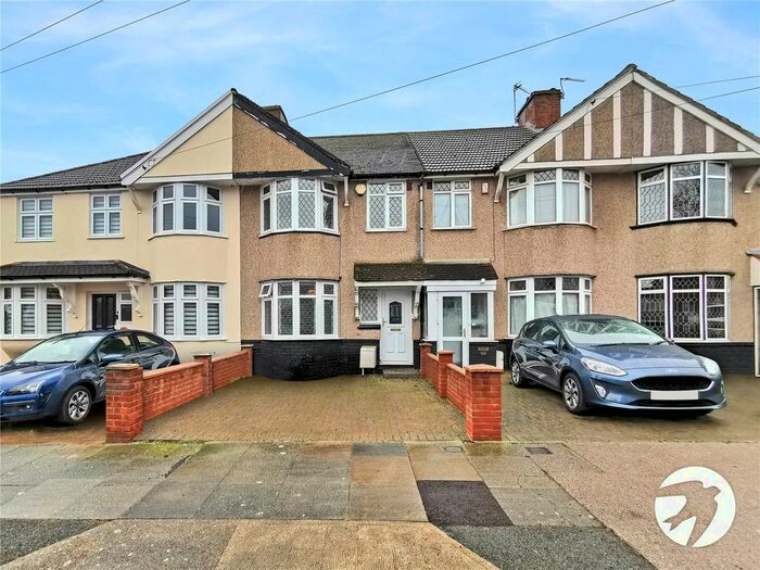 3 Bedroom Detached House To Rent In Ashmore Grove, Welling, DA16