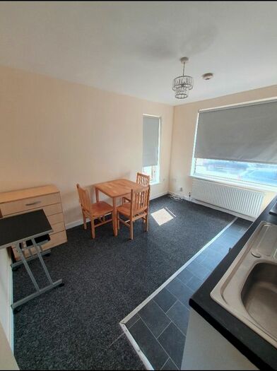 1 Bedroom Flat To Rent In Brookhill Road, New Barnet, EN4