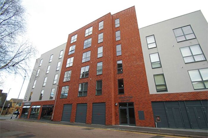 2 Bedroom Flat To Rent In Junction Court, Station Road, Watford, WD17