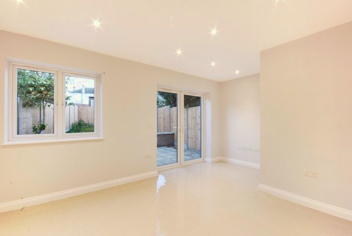 2 Bedroom Flat To Rent In Shrewsbury Lane, London SE18