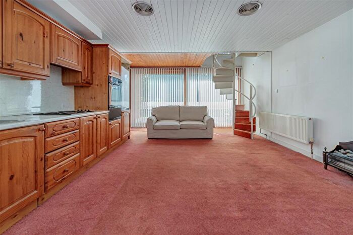 1 Bedroom Flat For Sale In Southwood Park, Highgate, London, N6