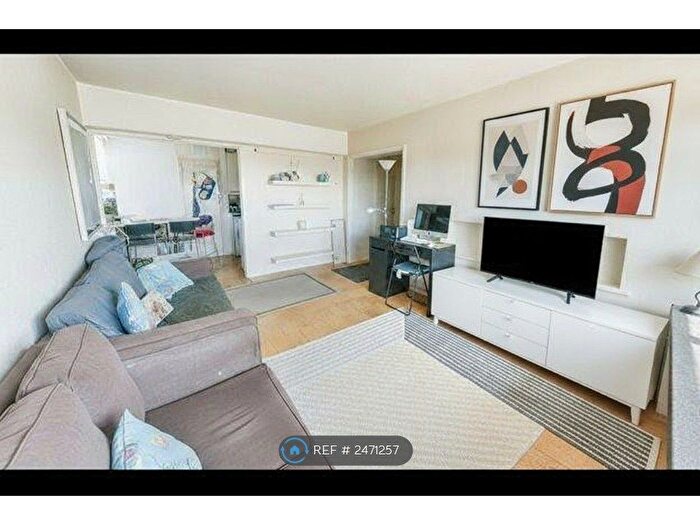 2 Bedroom Flat To Rent In Egbury House, London, SW15