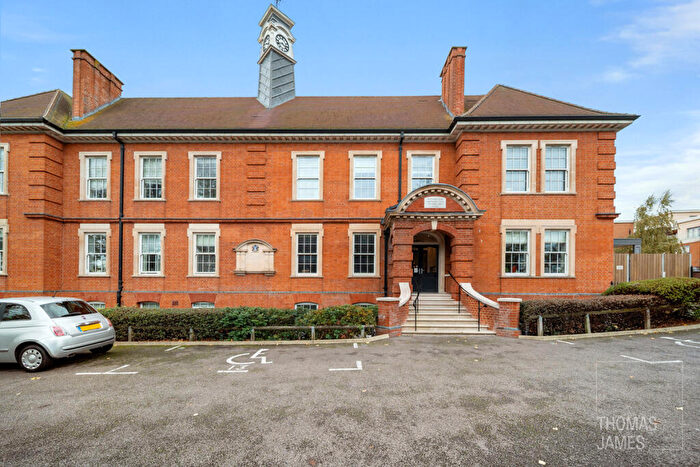 2 Bedroom Flat For Sale In Green Lanes, Palmers Green, N13