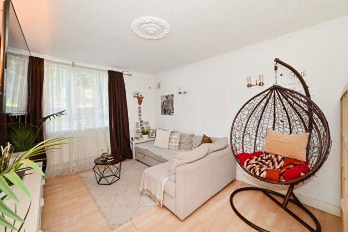 2 Bedroom Flat For Sale In Nairn Street, London, E14