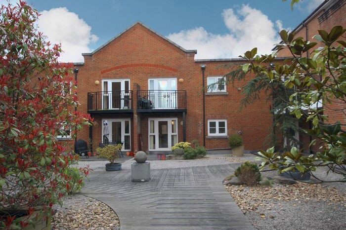 2 Bedroom Flat To Rent In Upper High Street, Epsom, KT17