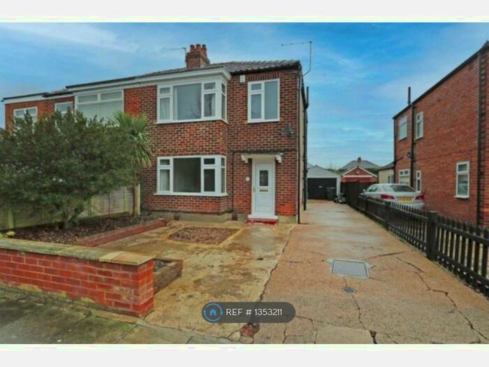 3 Bedroom Semi-Detached House To Rent In Stoneleigh Avenue, Middlesbrough, TS5