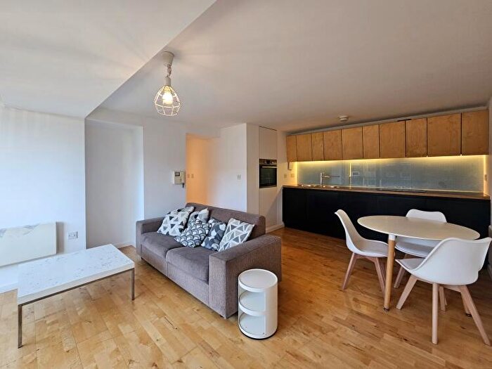 2 Bedroom Apartment To Rent In Saxton The Avenue Leeds, LS9