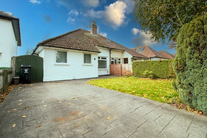2 Bedroom Semi-Detached Bungalow To Rent In Lon-y-deri, Rhiwbina, CF14